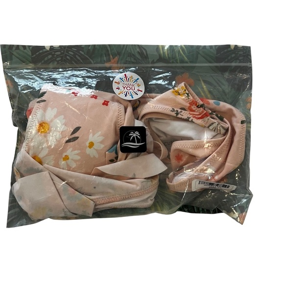 Cupshe Floral Bikini with Ruffle Details Large top and boring floral NWOT - Picture 9 of 11